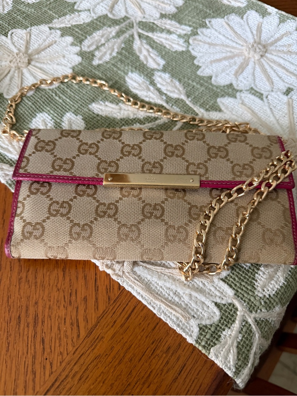 Authentic Gucci Beige Monogram Wallet with Pink Trim. - Picture 6 of 7
